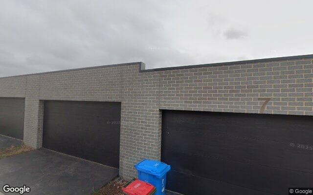 6 Vendeen Walk, Clyde North VIC 3978